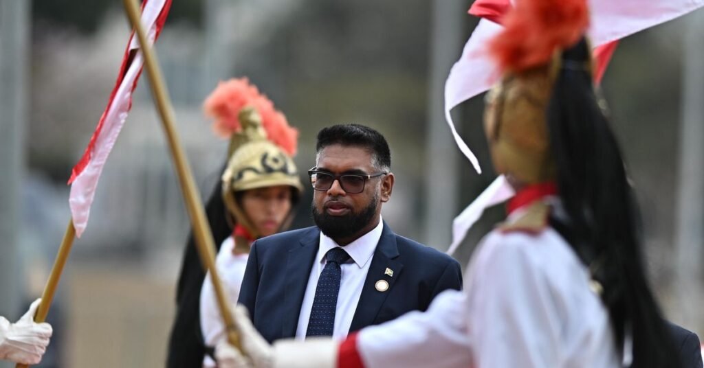 Guyana refuerza medidas para bloquear tráfico de oro que presuntamente financia a Maduro Guyana refuerza medidas para bloquear tráfico de oro que presuntamente financia a Maduro