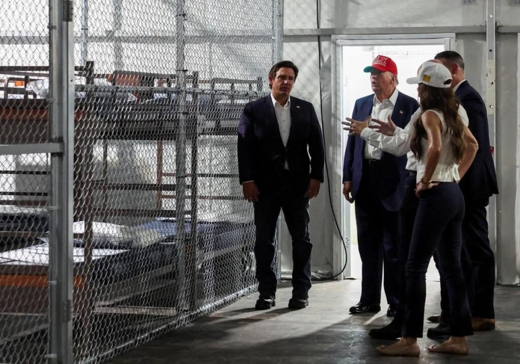 Trump inaugura ‘Caimán Alcatraz’, la prisión de Florida para encerrar a miles de inmigrantes Trump inaugura ‘Caimán Alcatraz’, la prisión de Florida para encerrar a miles de inmigrantes